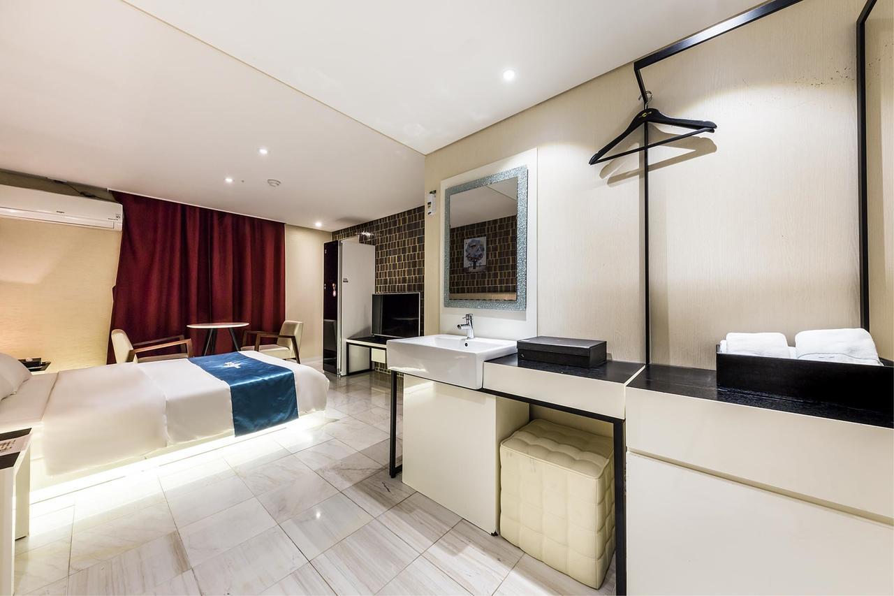 Cheonho Hotel The Blue 서울특별시 외부 사진